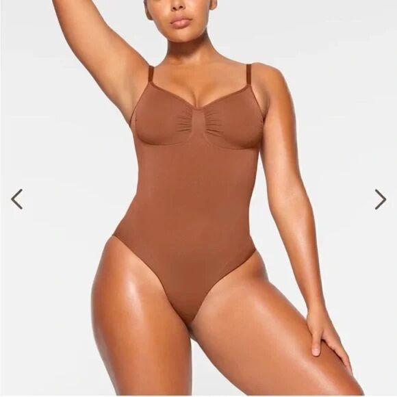 SKIMS Everyday Sculpt Bodysuit - Picture 1 of 7
